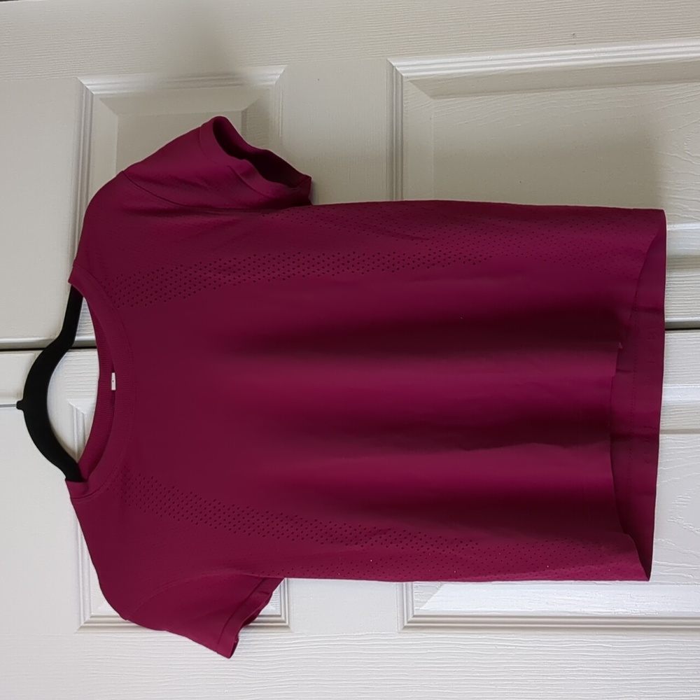 lululemon tee